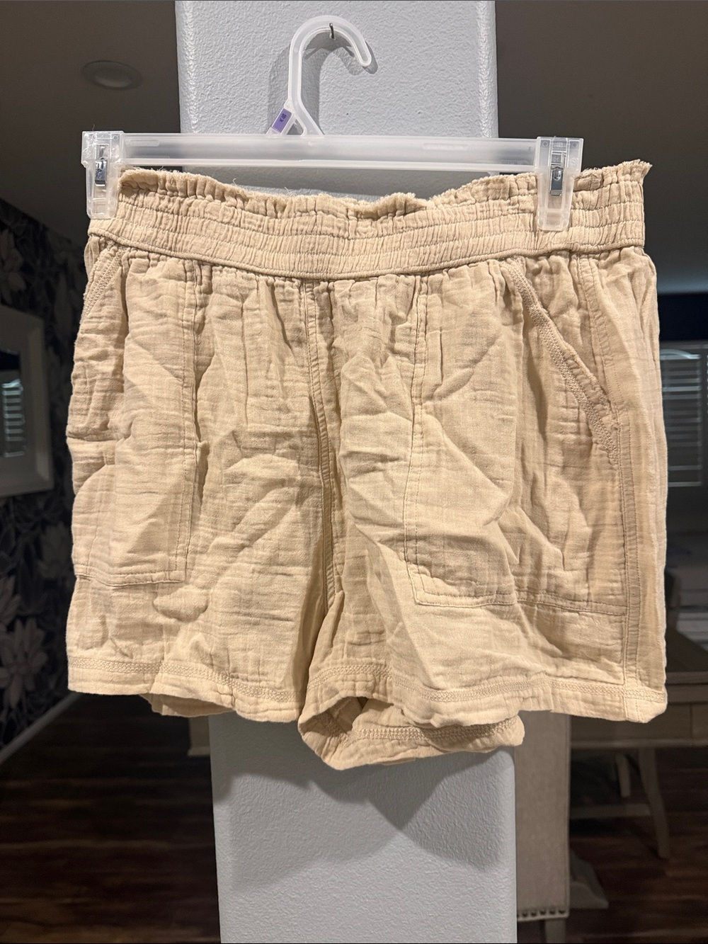 SO Cream Gauze Elastic-Waist Shorts